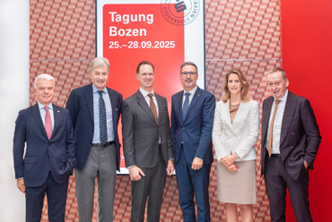Führungsspitzen von Sparkassen aus ganz Europa in Bozen